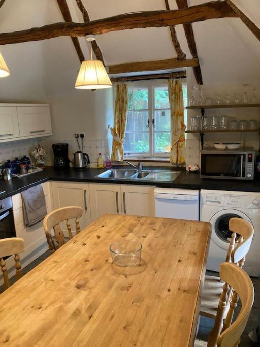 Stable Cottage - Sleeps 6, Near Lulworth Cove Ντόρτσεστερ Εξωτερικό φωτογραφία